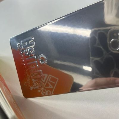 Verniciatura a polvere cromata a specchio con finitura quasi speculare, resistenza alla corrosione e ai graffi e assenza di cromo esavalente per superfici metalliche